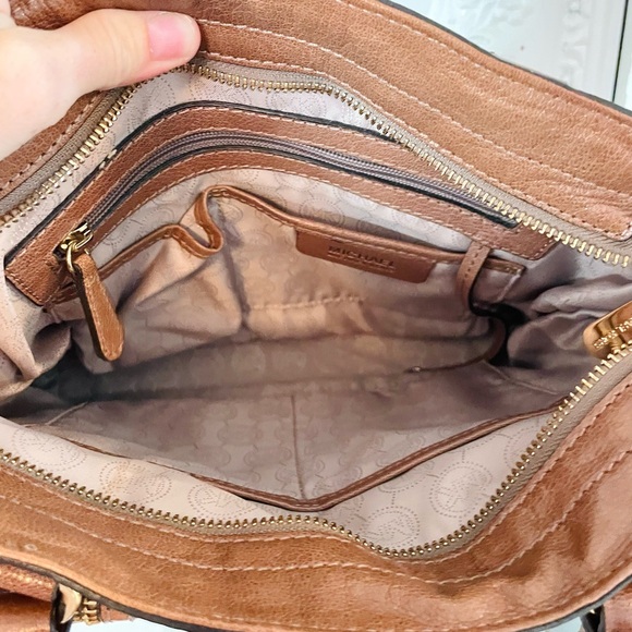 MICHAEL KORS Naomi Tan Leather Zipper Logo Satchel Handbag Bag - Picture 9 of 10